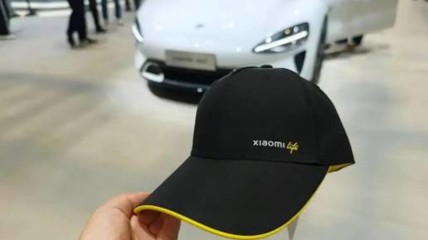 小米上海车展 雷军每天送5000顶帽子 价值129元