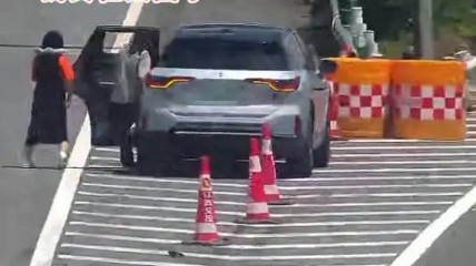 女司机高速路口停车换人罚9分 太困了再开要出事