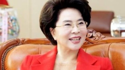 韩国93岁女校长因冻龄走红 其实她一生都是传奇