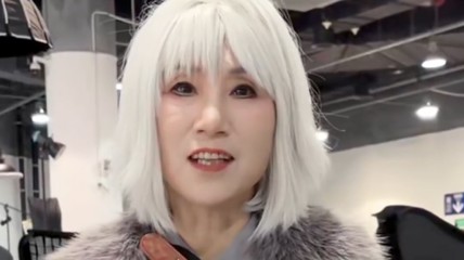 70岁奶奶COS《灵笼2》白月魁：简直就是美少女！