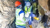 张家界溶洞7天清出2.7吨垃圾 官方回应溶洞遭排污情