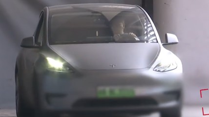 特斯拉车主称快速路遭遇刹车失灵：滑行数分钟才停下