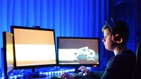 未成年人充值1.2万元买游戏道具 要求退款 法院驳回