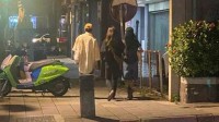 夜间偶遇蔡依林吴青峰蔡健雅：十点了蔡依林还没睡
