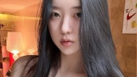 《剑星》体模申才恩新性感美照：大雷快撑破粉内衣了