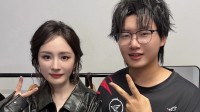 知名电竞选手Fly合影杨幂!杨幂回应“真瘦了”