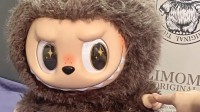 Labubu二手价格崩了 从千元跌倒几百元引黄牛恐慌