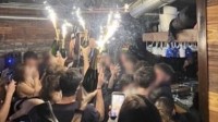 瑞士滑雪胜地酒吧火灾原因公布：服务员在室内放烟花