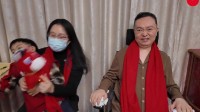 蔡磊一家三口拜年 网友：状态有好转 希望奇迹发生