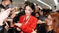 办公室被张柏芝美貌暴击 带新老婆认旧老婆的动态图