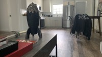马斯克母亲曝其SpaceX发射场附近的家：简陋如仓库