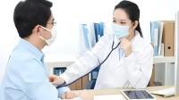 18岁男大学生患“桃花癫” 一周挥霍5万