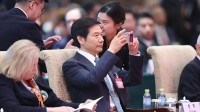 雷军手机壁纸是“逆天改命”圈粉：这么成功还努力