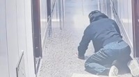 晕血男子切到手边晕边爬去医院 网友：对不起有点好笑