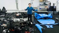 雷军整狠活：把SU7拆成零部件再重新装好！