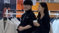 曝LPL冠军中单Rookie和新女友逛街:分手都不到一个月
