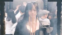 大马性感网红酥胸半露拜佛引争议 网友:香都没点燃！
