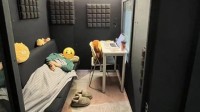 男子因噪音过敏住5年隔音舱：自己设计 接单超百个