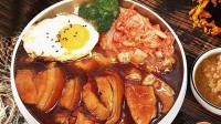 男子因常年吃猪脚饭被紧急送医：险些危及生命