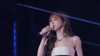 王心凌演唱会被镭射打到！腿部遭直射导致惊呼