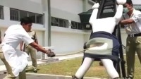 最多打3下！新加坡鞭打校园霸凌者打男不打女
