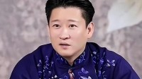 曹云金被拍路边草丛小便 还与女子车内亲昵互动