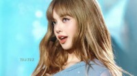 曝Lisa是脱衣秀主持人 衣服有计划滑落的动态图