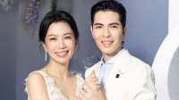 萧敬腾考虑和大14岁妻子领养孩子：心疼老婆