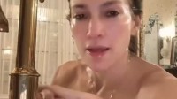 56岁詹妮弗·洛佩兹浴缸一丝不挂出镜！皮肤嫩如少女