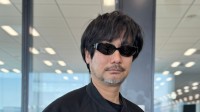 小岛秀夫身穿索尼制服太兴奋！用双肩扛起PS独占大作