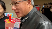 蜜雪冰城赢大了！黄仁勋同款饮品销量直接爆涨140%