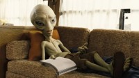 前研究员爆猛料!美国从坠毁UFO中捞出4种外星生物