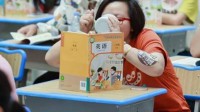 太会玩了!商场举办“偷吃大赛” 被抓一次罚站30秒