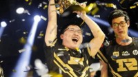 Uzi送妻子价值百万珠宝引争议!本人回应:是合理消费