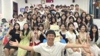 不放弃任何学生 00后班主任将垫底班带到年级第一