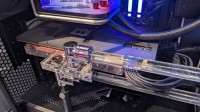 华硕RTX 5090疯了!一条16针电源线1000W功率