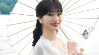 72岁“白娘子”赵雅芝现身西湖 安利江浙美食